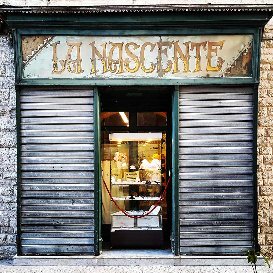 Letters from Puglia_Bisceglie (BA), Negozio “La nascente”_Futuro Arcaico